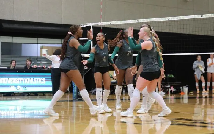 Women's Volleyball Flexes Depth in Win over UT Southern