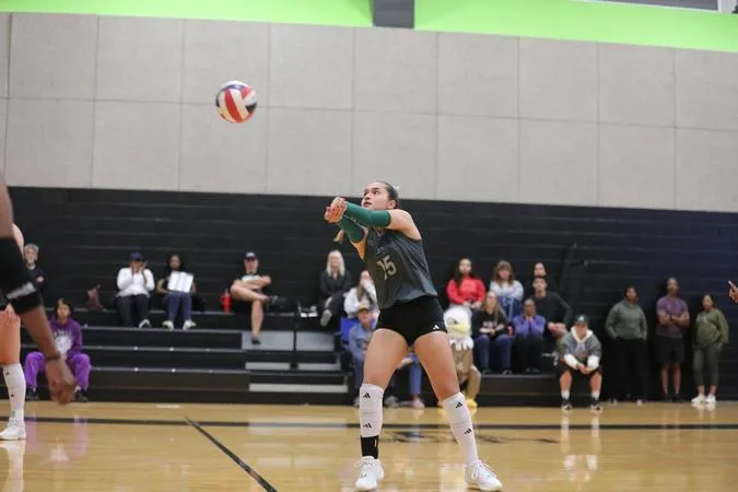 Women's Volleyball Battles Back for Win over Blue Mountain