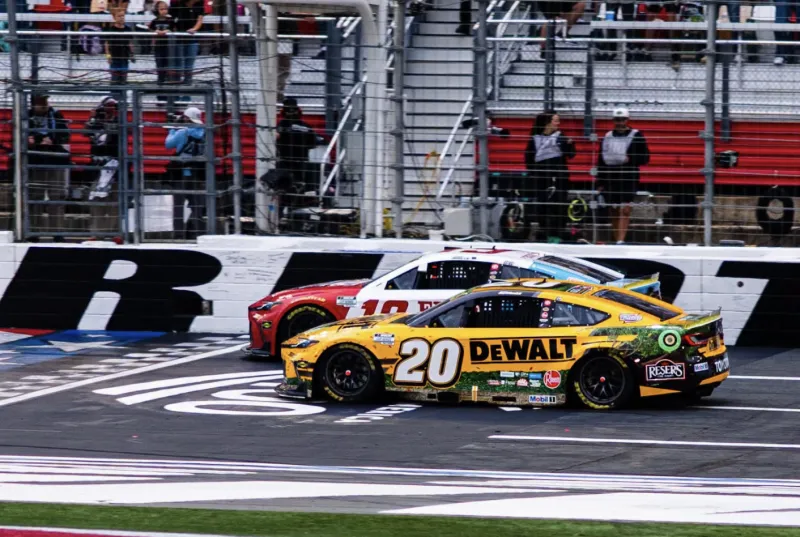 Briscoe holds off Bell in Charlotte to win 2nd straight playoff race