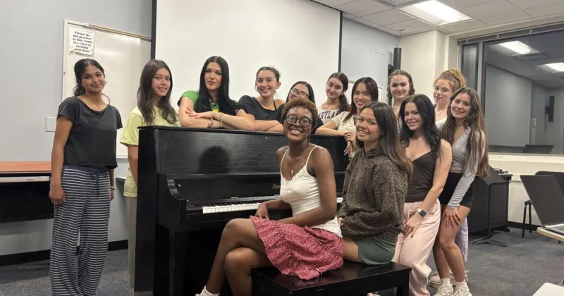 Noteworthy pitches its perfection as an all-women a cappella group