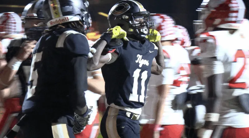 Huff runs wild in win for unbeaten Tigers [VIDEO]