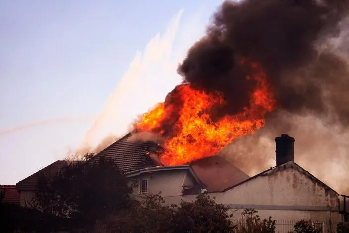 Coastal homes burn as hot winds fuel California fires