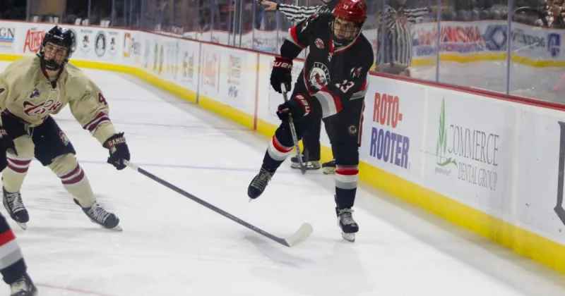 Ice Dawgs dominate Auburn in shutout win
