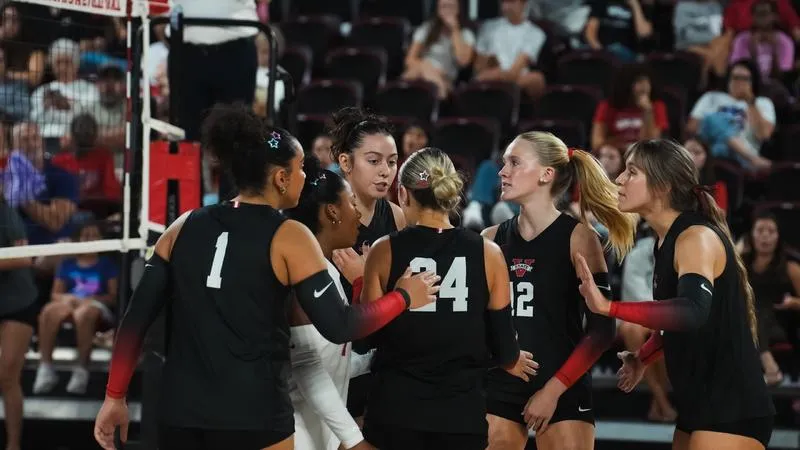 Blazers Fall in Four Set Match to Lee