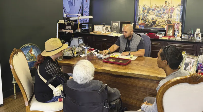 Hawaii Estate & Jewelry Buyers: Treat Customers Like Family
