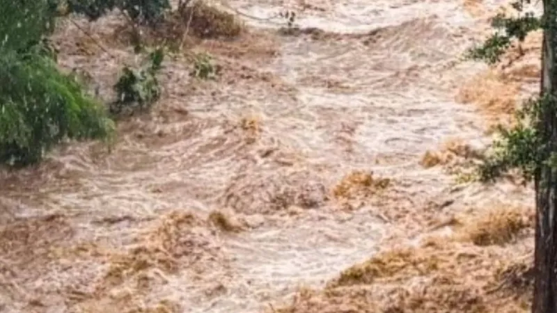 Flood advisory issued as moderate to locally heavy rainfall soaks parts of East Hawai'i
