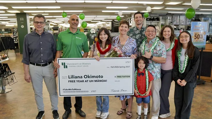 Back home to Mnoa: Transfer student wins #TakeMeToMnoa contest