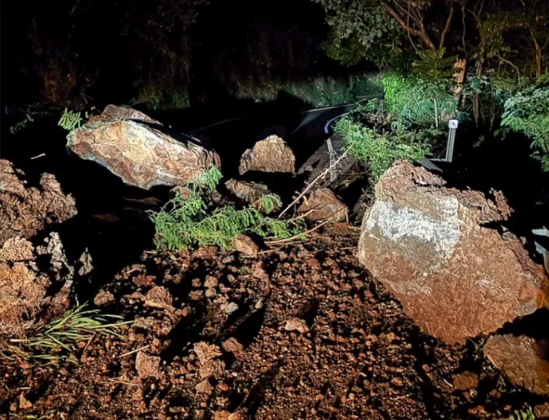 AVOID portions of 2 West Hawaii roadways because of landslides caused by large earthquake