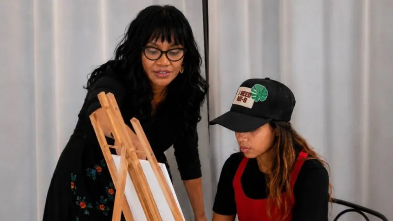 Business Monday: Maui artist opens Paint Aloha gallery in Waikloa with classes for all ages