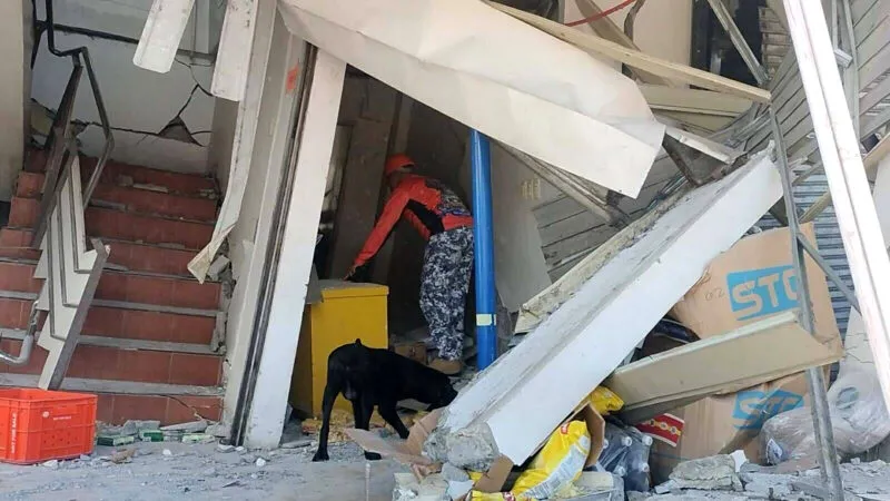 7.8 magnitude quake in the Philippines kills at least 32; tsunami threat has passed