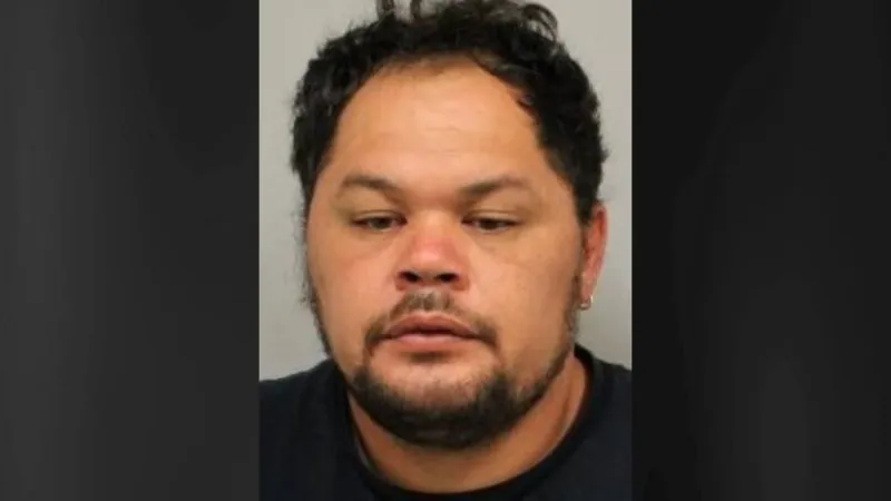 Hilo man faces firearms, drug charges after large amount of cocaine, loaded firearm found in Kona hotel room