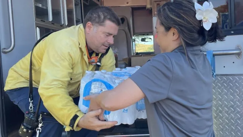 Salvation Army serves breakfast to firefighters who were battling Kawaihae Road fire