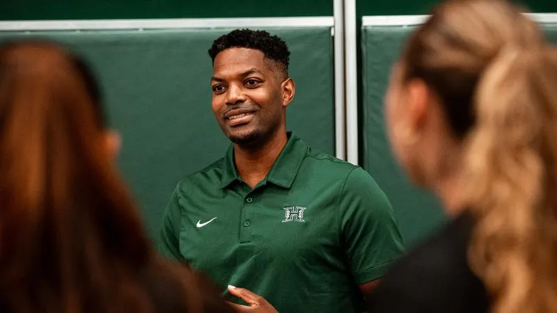 Women's Volleyball Enters New Era in Opening Practice