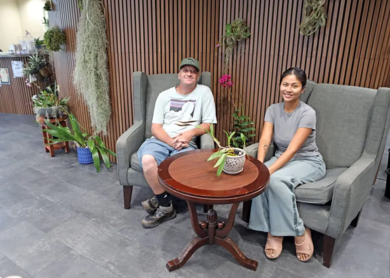 Business Monday: Colorful orchids breathe a fresh energy to a new Hilo cafe
