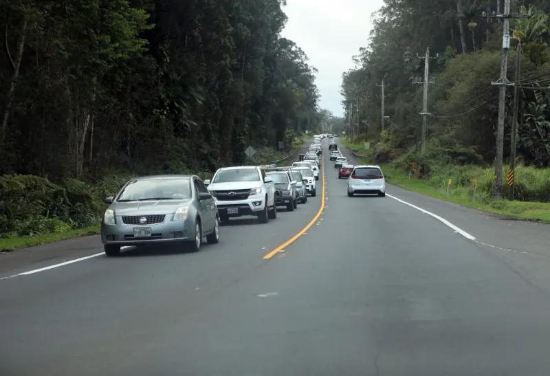 One lane open on Old Mamalahoa Highway after utility lines block roadway