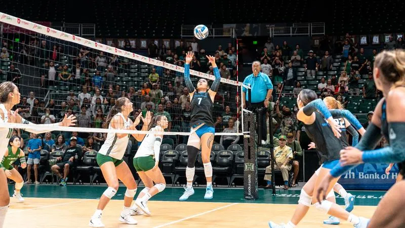 Volleyball Falls to No. 16 Nanooks in Hilo