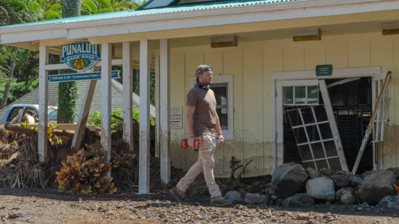 Business Monday: Punalu'u Bake Shop donates last of its sweet bread after Lala severe damages from Lala