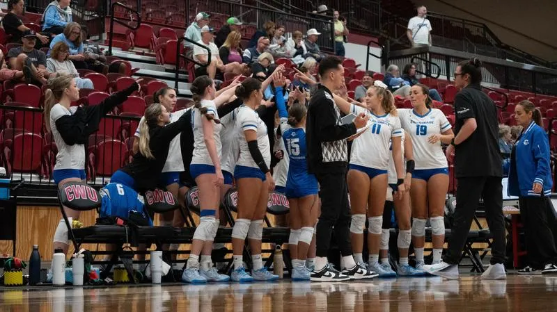 Volleyball Drops Five-Set Thriller to Vikings