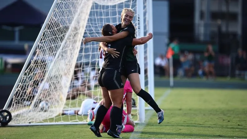 Rainbow Wahine Win Third Straight with 3-0 Shutout