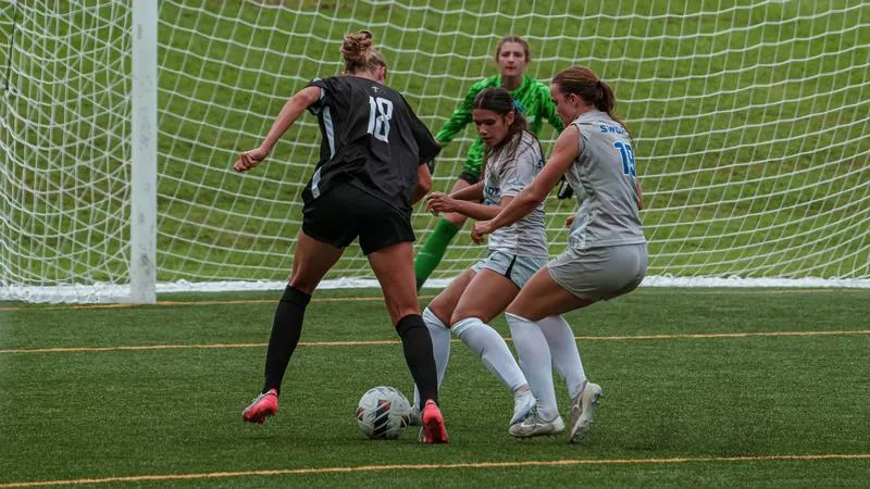 Women's Soccer Falls to Gators in Mainland Opener