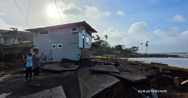 Homes demolished, trees toppled in Hurricane Lowell assault; 90% of Kauai without power; schools, government reopen on Oahu, deadly weekend for motorcycle club,...