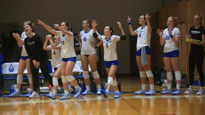 Volleyball Sweeps HPU to Open PacWest Action