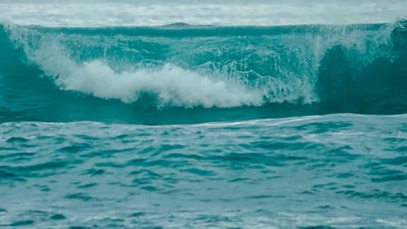 High surf advisory now in effect for east, southeast shorelines of Big Island