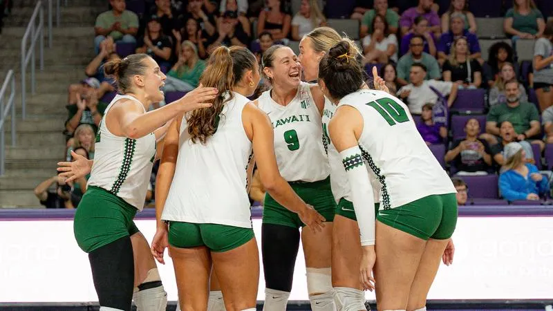 Women's Volleyball Completes Series Sweep at Grand Canyon