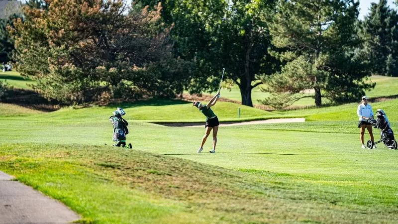 Jang Leads Rainbow Wahine As Ron Moore Intercollegiate Concludes