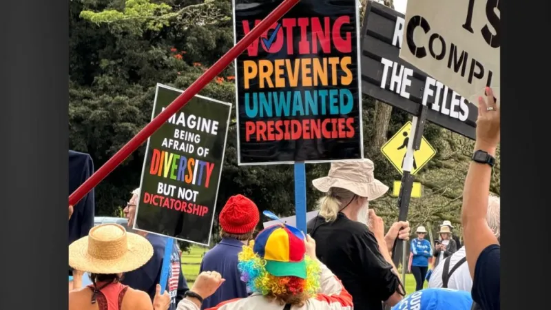 Kona sign-waving calls on community to vote early, defend free elections