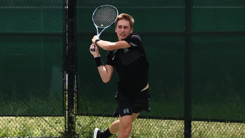 UH Trio Sweeps First Two Days at UTR PTT Newport Beach