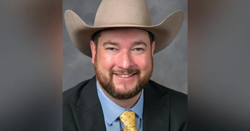 Iowa governor candidate Lahn picks state lawmaker Wulf of Hudson as running mate