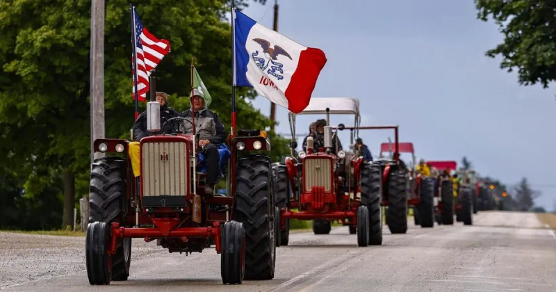 Antique tractors ride through Northeast Iowa in 27th annual Tractorcade