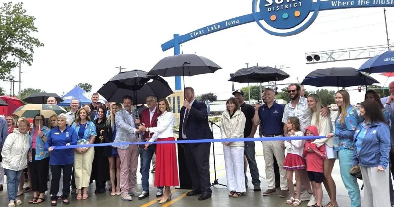 Governor visits Clear Lake to celebrate Surf District, Oaks Hotel projects