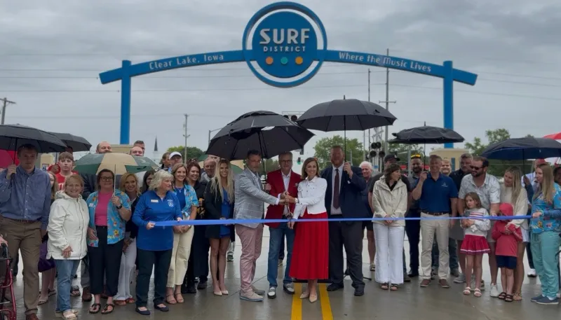 Governor Reynolds Cuts Ribbon at Clear Lake's Surf District, Celebrating Destination Iowa Investment