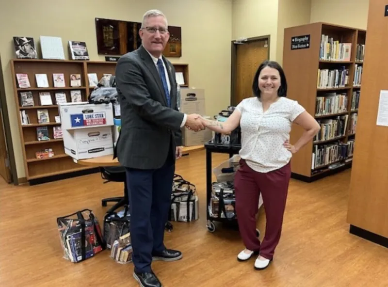 Iowa Veterans Home library receives donation of over 400 books
