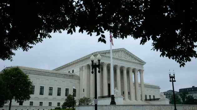 Supreme Court lets Trump turn away asylum seekers at the border