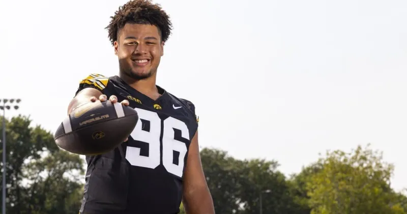How does EA Sports College Football 27 predict Iowa's football depth chart?