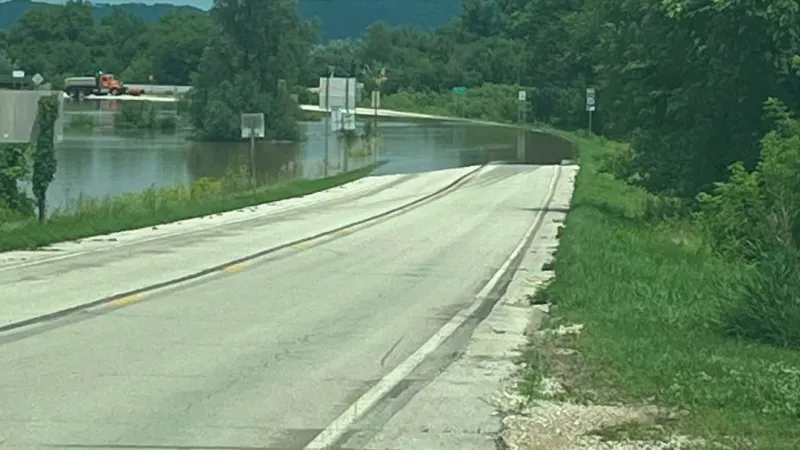 Flooding closes Great River Road near Iowa-Minnesota border