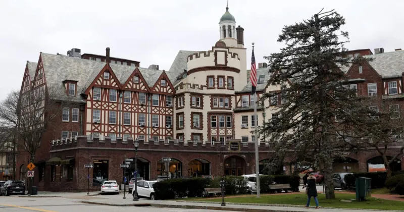 Here are the 10 wealthiest suburbs in America