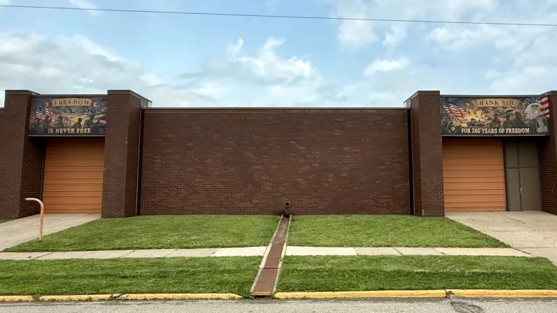 Black Hawk County warehouse becomes new home to murals honoring veterans