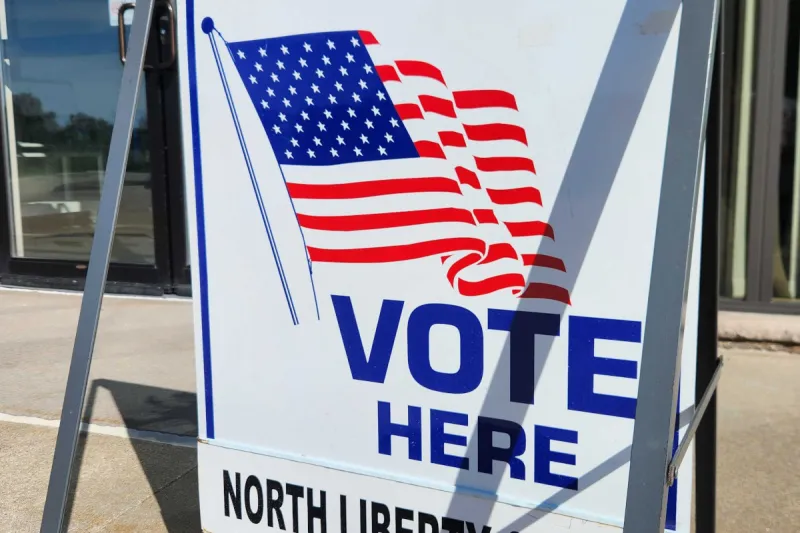 Iowa Democrats and Republicans gain voters as registered independents decrease
