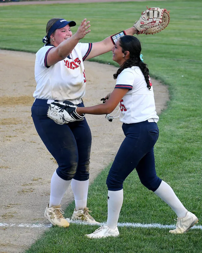 'Cats turn away Cubs, 4-3