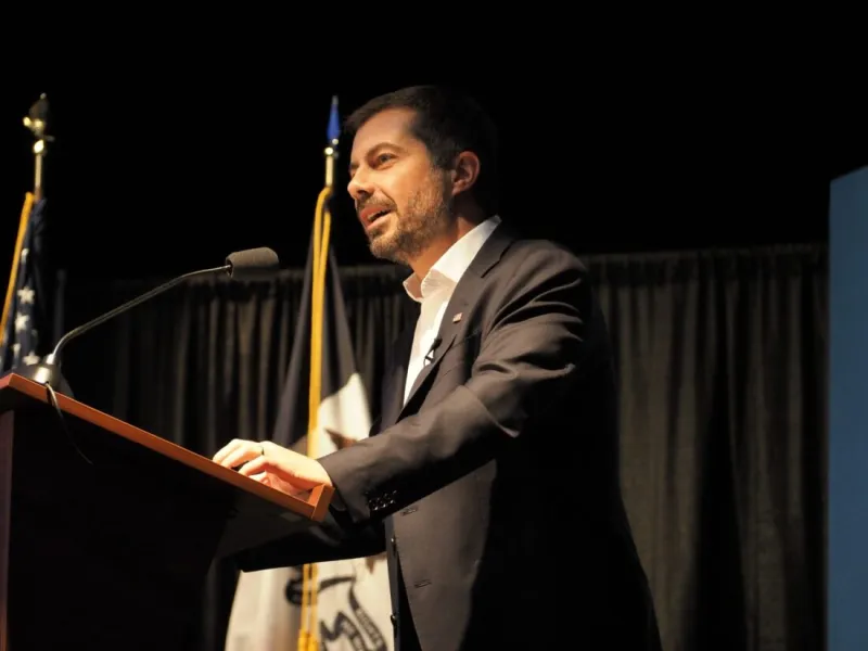 Buttigieg rallies Iowans at Liberty and Justice Dinner; Democrats optimistic for midterms