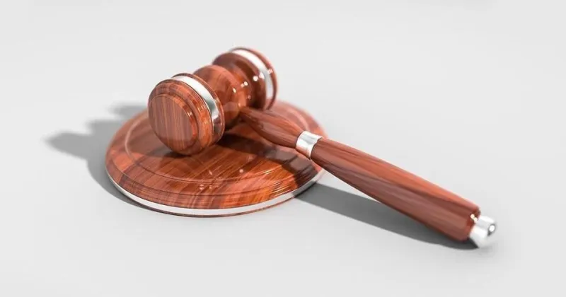 Woman gets probation for trying to bribe victim to drop charges against Cedar Falls son