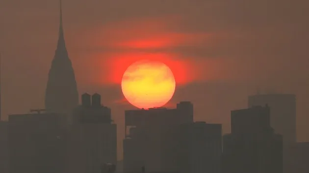 Canada wildfire smoke brings unhealthy air quality to over a dozen states in Midwest, Northeast: Latest