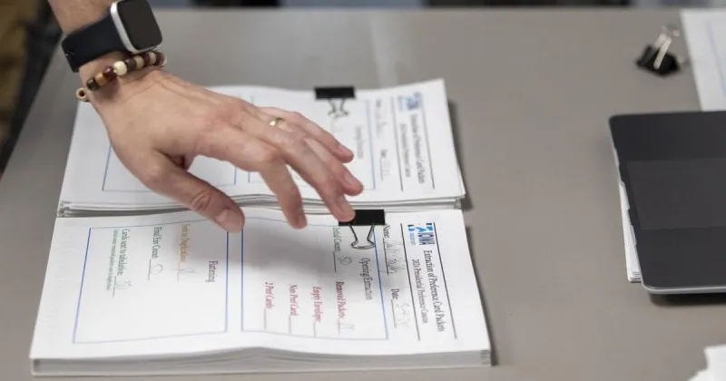 Iowa Democratic caucuses left out of early vote again