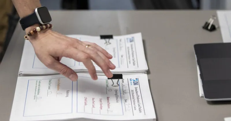 Iowa Democratic caucuses left out of early vote again