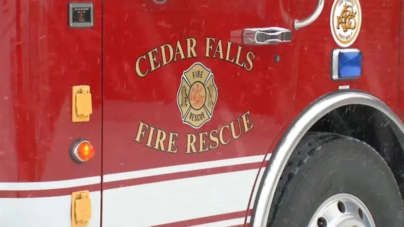 Garage fire damages building in Cedar Falls, cause under investigation