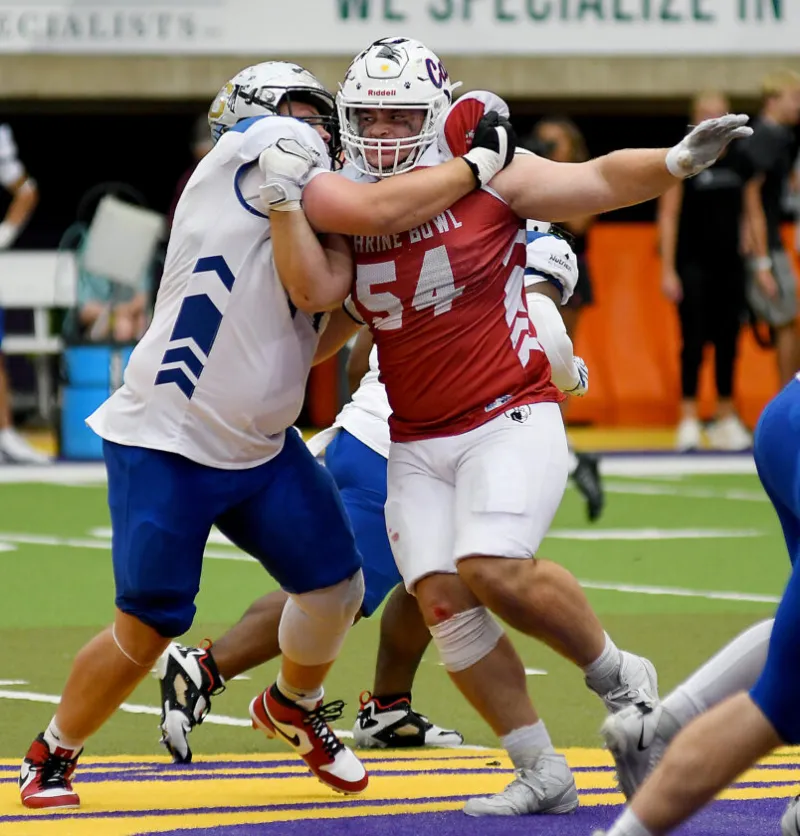 Hinkle feasts in Iowa Shrine Bowl